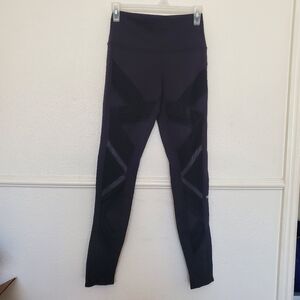 ALO Leggings Yoga Active Black Leggings With Front And Back Accent Design